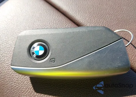 2025 BMW Ix xDrive50 из США, поврежденный, VIN WB523CF07SCS26350